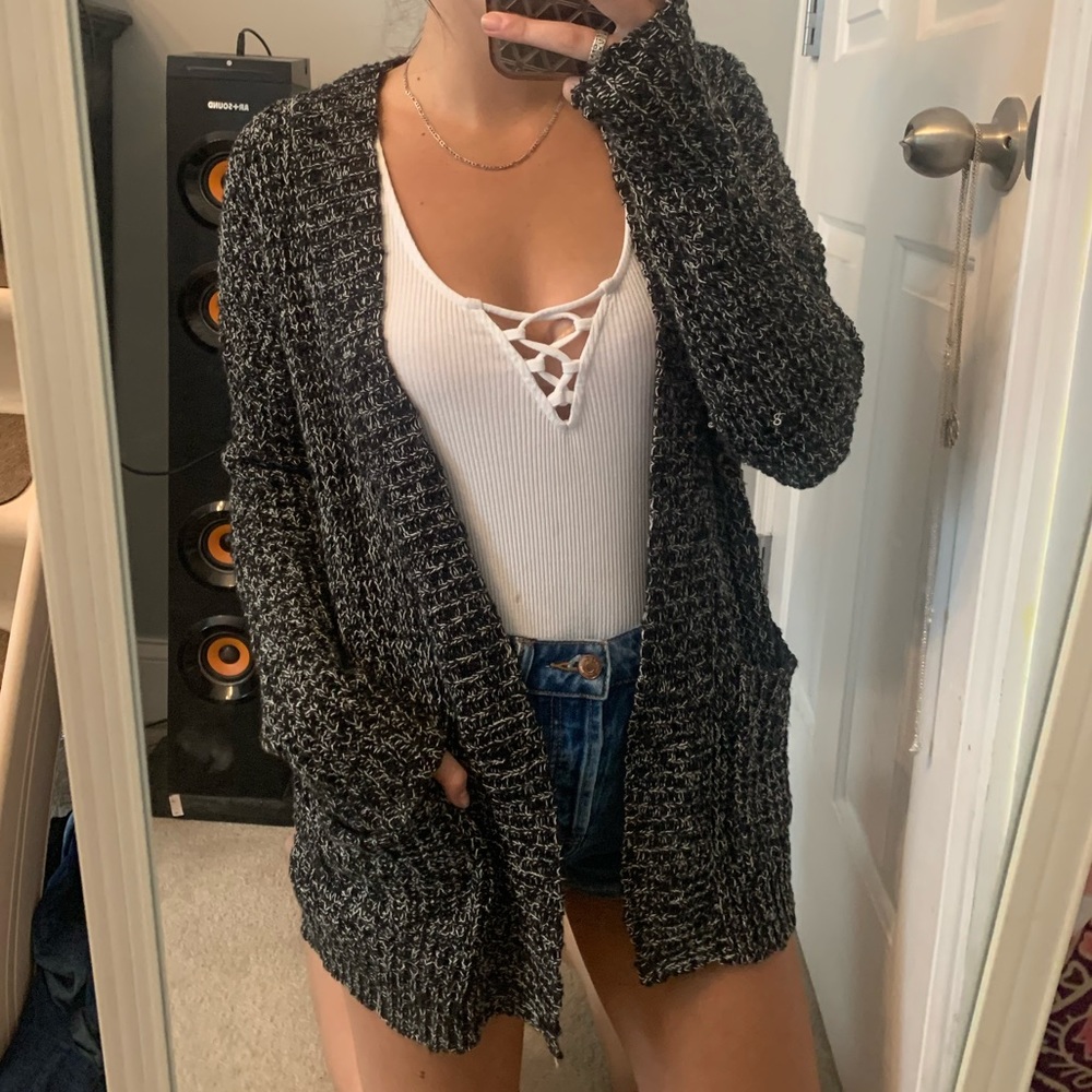 White and black marbles knit sweater